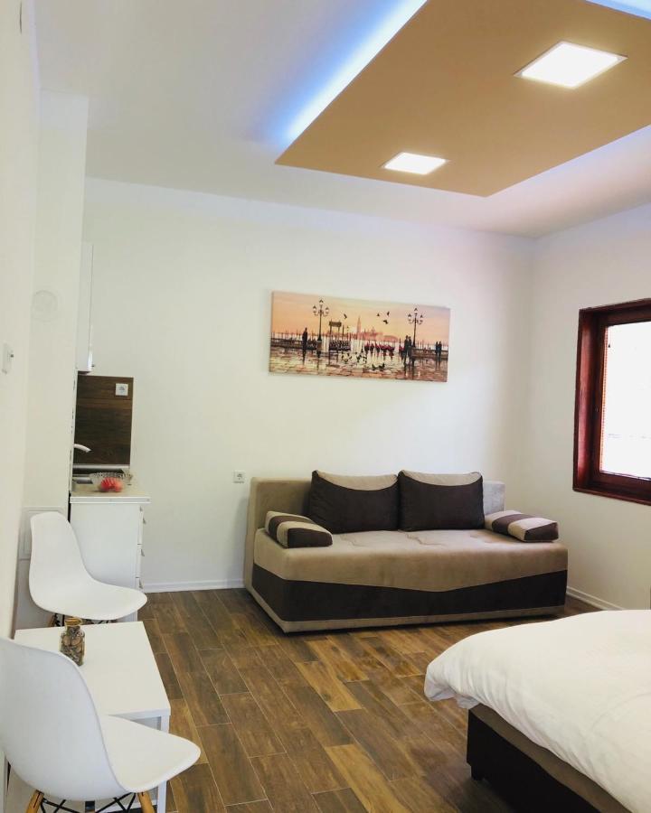 Apartmani Sarovic تجينتيستيه المظهر الخارجي الصورة